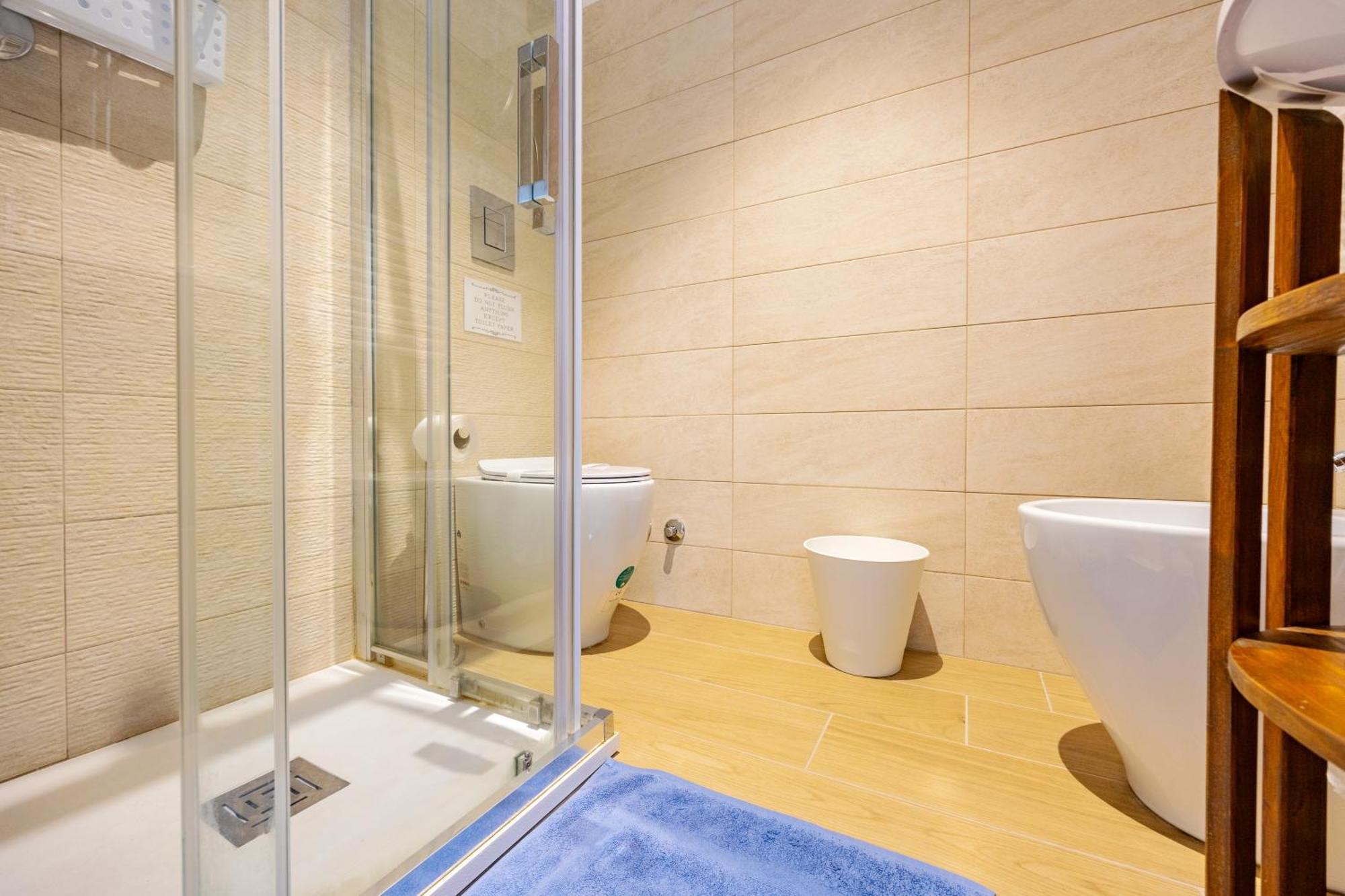 Luminosa Con Bagno Privato Interno - Vicina Metro Roma