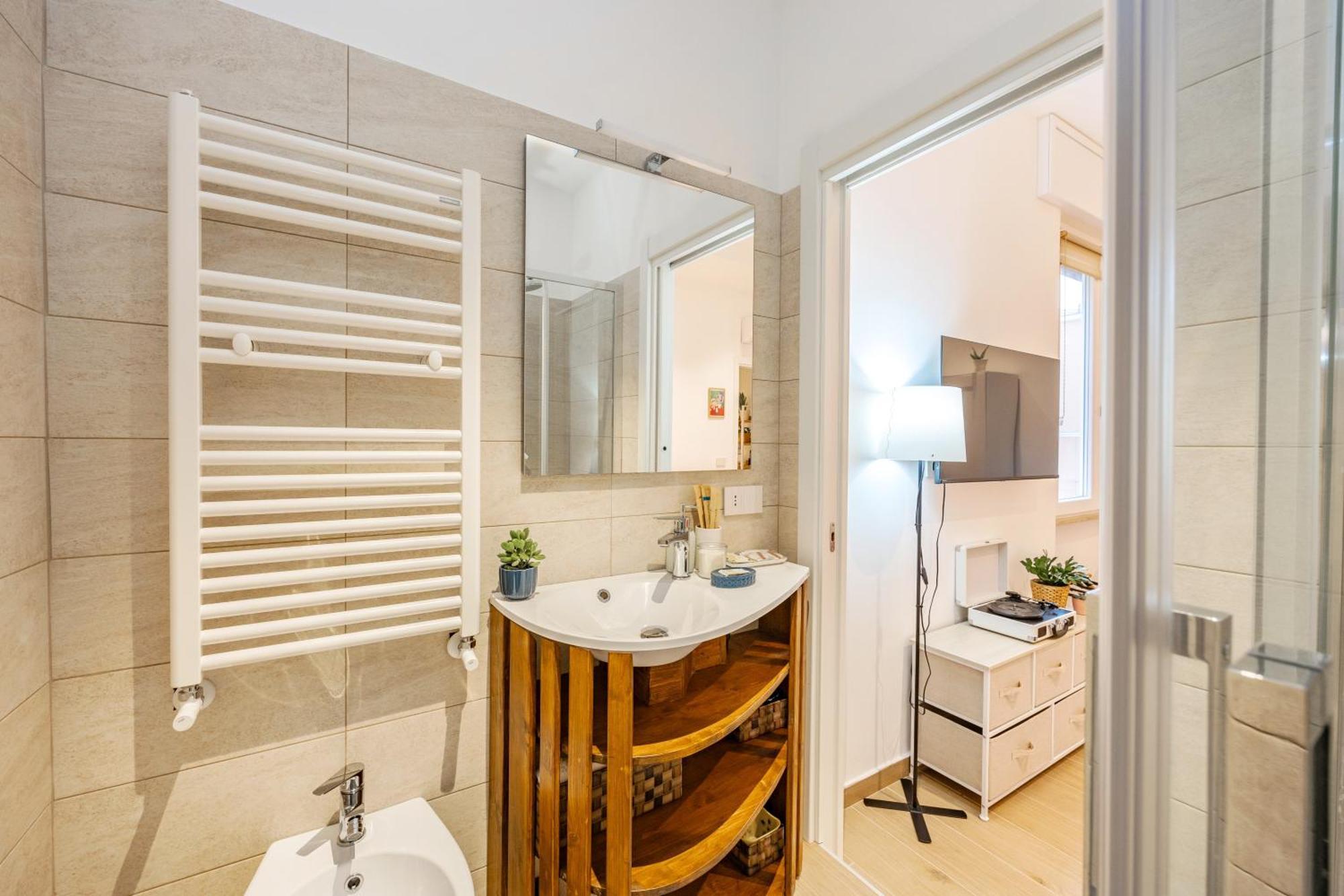Luminosa Con Bagno Privato Interno - Vicina Metro Alloggio in famiglia